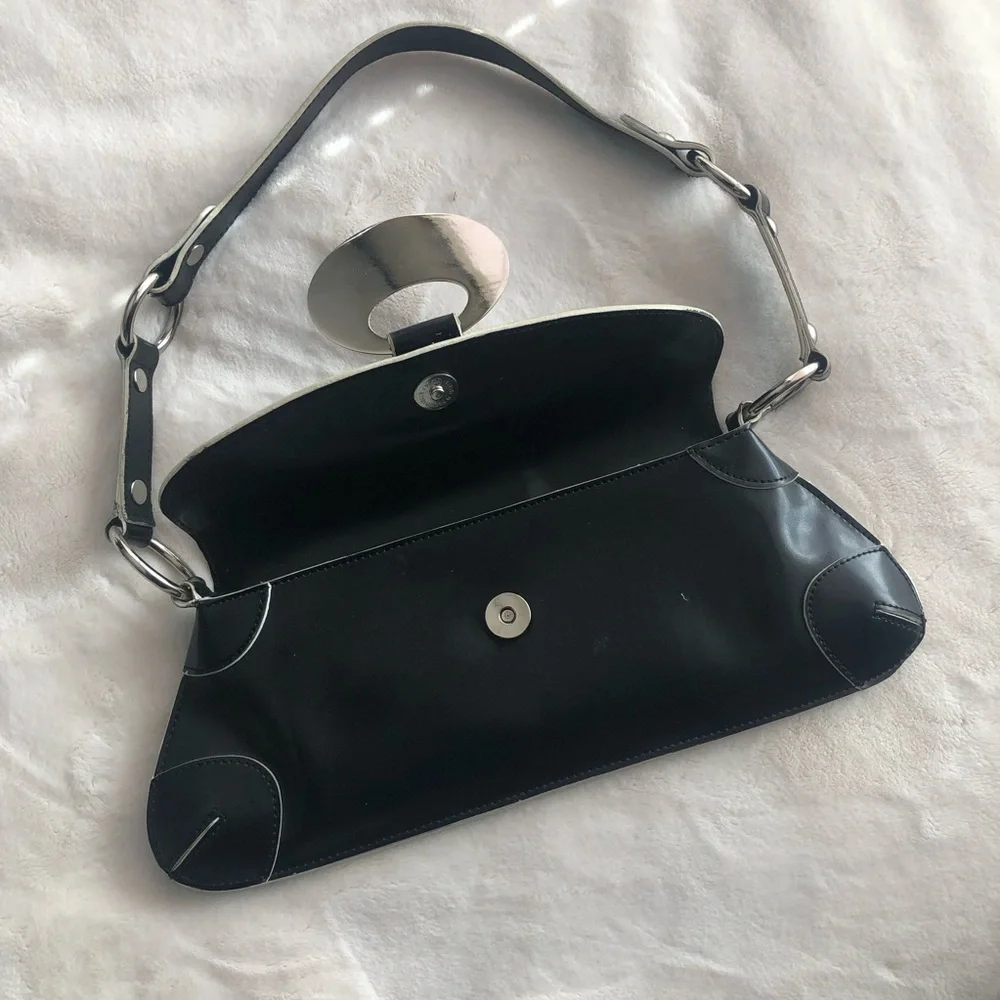 Vintage Guess Black Leather Purse Silver Details - Picture 4 of 8